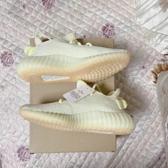 Yeezy 350 NEW Sneakers - Picture 3 of 6